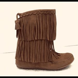 Minnetonka Brown Suede Double Fringe Pull On Boots